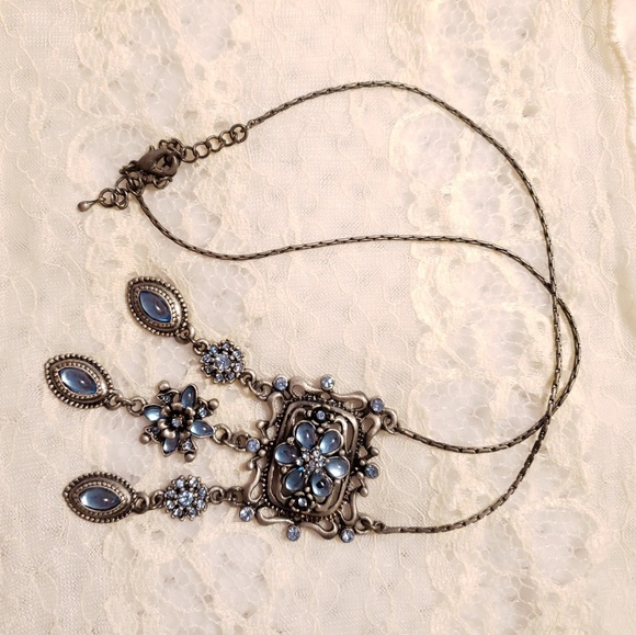 Beautiful Vintage Style Blue Floral Necklace - Picture 4 of 5